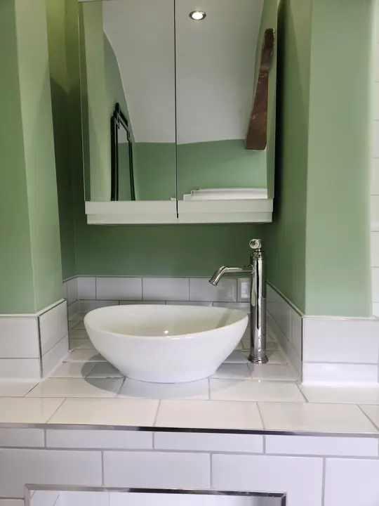Green cloakroom and shower