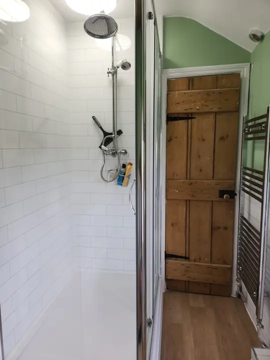 Green cloakroom and shower