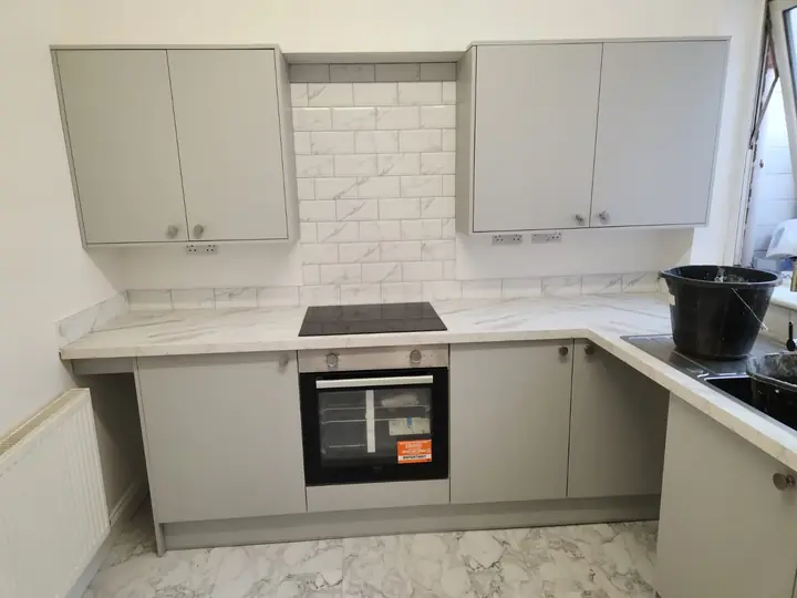 Grey kitchen with marble-effect worktops