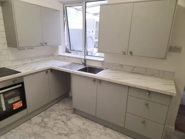 Grey kitchen with marble-effect worktops