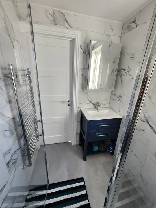 Marble ensuite with navy vanity