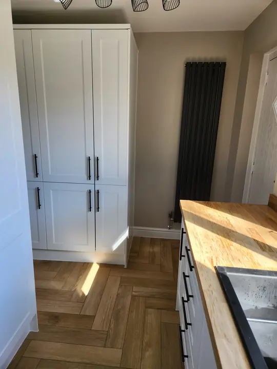 Shaker kitchen with oak worktops