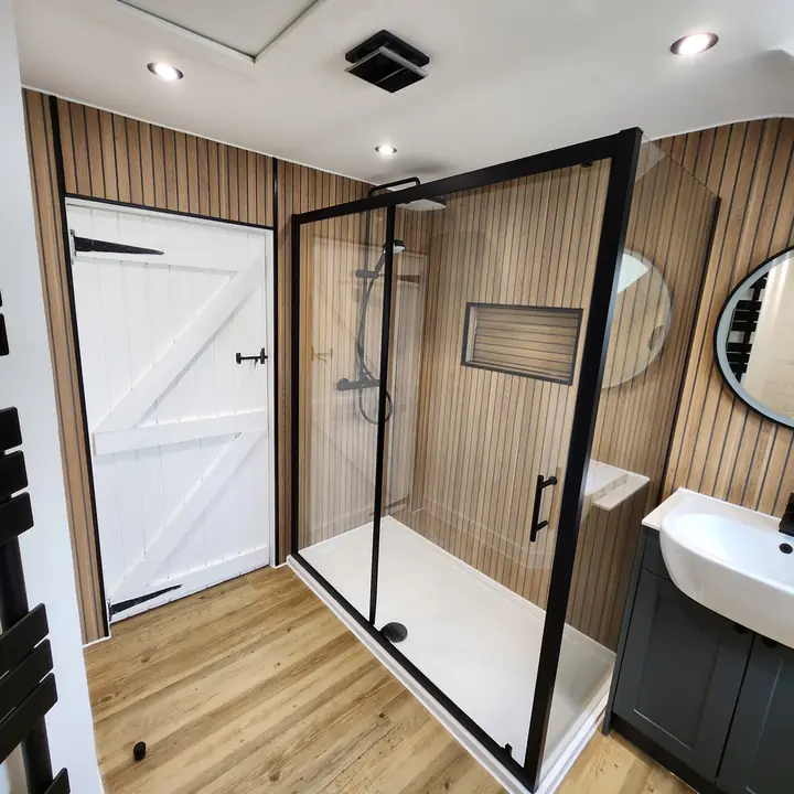 Slatted shower room and utility