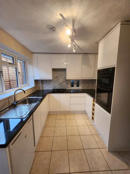 White gloss kitchen
